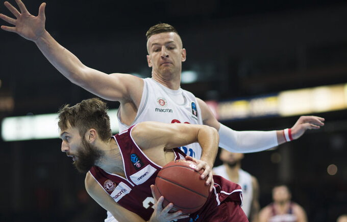 Ž.Peineris galingai įkrovė kamuolį iš viršaus po L.Williamso perdavimo (www.kavolelis.lt)