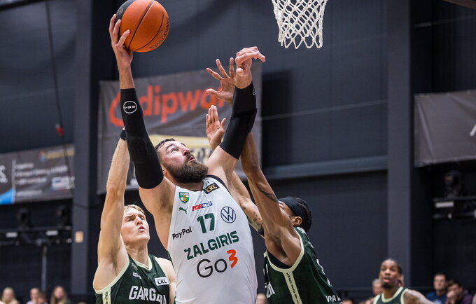 J.Valančiūnas su „Žalgiriu“ lankosi Klaipėdoje (Foto: Rokas Lukoševičius)