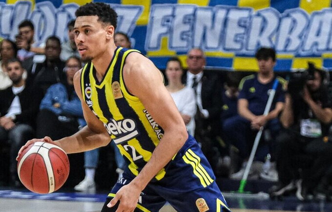 „Fenerbahče“ laimėjo derbį