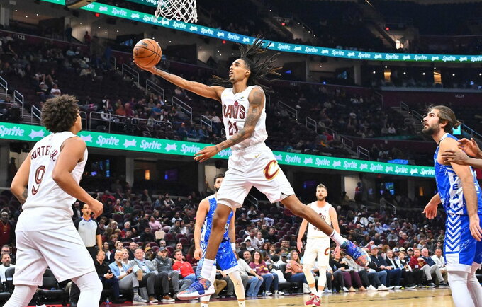 E.Batesas žengia pirmuosius žingsnius NBA (Scanpix nuotr.)