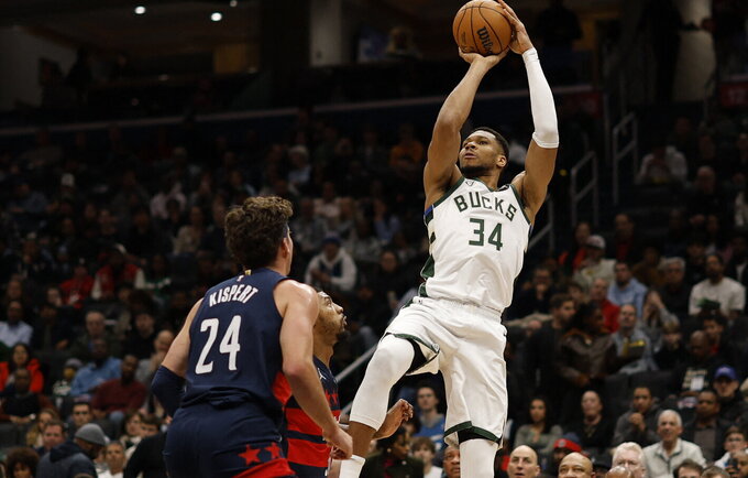 G.Antetokounmpo mačo nebaigė dėl susirinktų pražangų (Scanpix nuotr.)