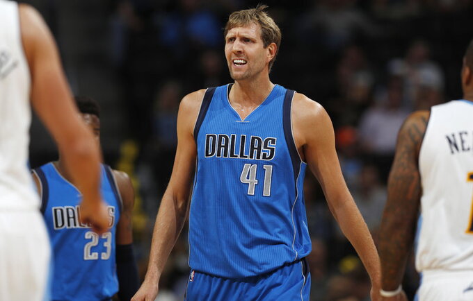 D.Nowitzki po šio sezono gali pakabinti sportbačius ant vienies (Scanpix nuotr.)