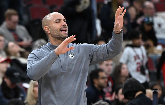 J.Fernandezas prasimušė į NBA ir M.Browno dėka (Scanpix nuotr.)
