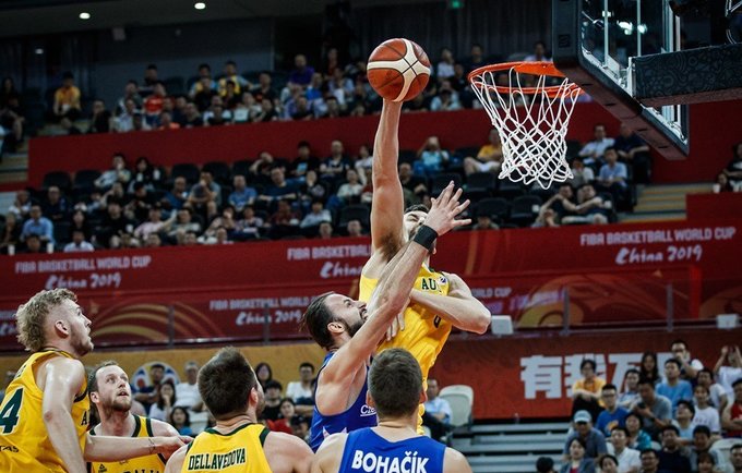 A.Bogutas teigė, kad nespėja atsistatyti (FIBA nuotr.)