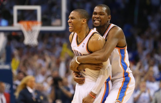 R.Westbrookas ir K.Durantas į NBA kovas veikiausiai sugrįš jau kitą savaitę (Scanpix)
