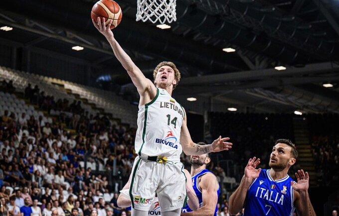 M.Buzelis sureagavo trumpa žinute (FIBA nuotr.)