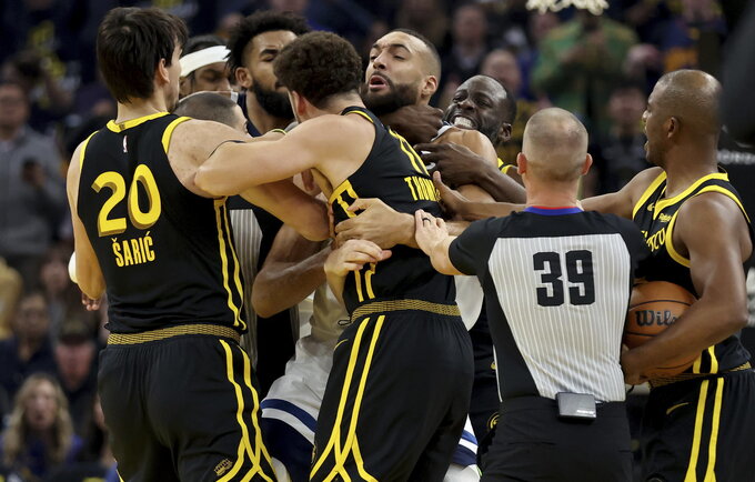 NBA užvirė masinis konfliktas (Scanpix nuotr.)