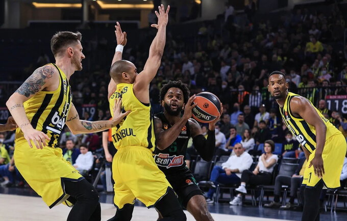 D.Maconas pataikė lemiamą metimą (Euroleague.net)