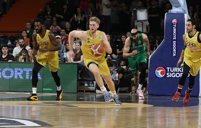 B.Manekas pelnė 15 taškų