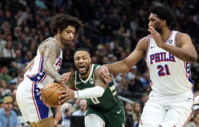 D.Lillardas vedė „Bucks“ į pergalę (Scanpix nuotr.)