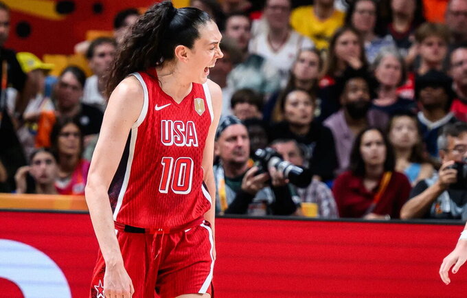 B.Stewart vedė amerikietes į finalą (FIBA nuotr.)