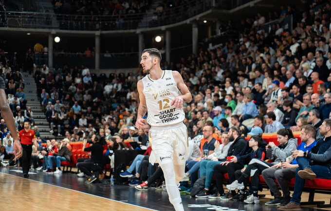 N.De Colo pergalės neatnešė