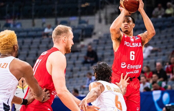 A.J.Slaughteris su Lenkijos rinktine nužygiavo iki pusfinalio (FIBA nuotr.)