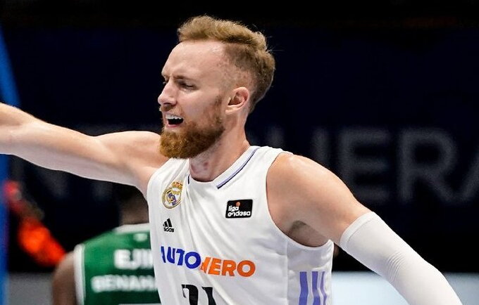 Dž.Musa pasimatavo „Real“ marškinėlius