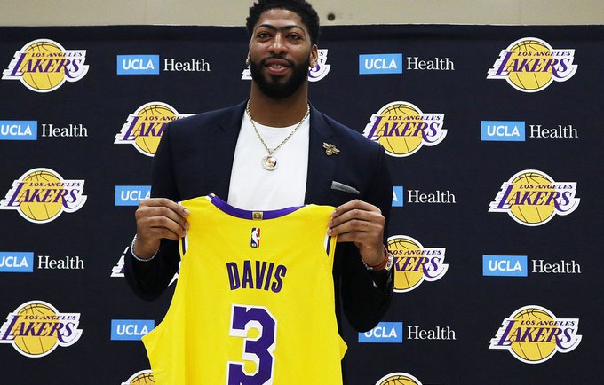 A.Davisas turėtų tapti centrine „Lakers“ figūra (Scanpix nuotr.)