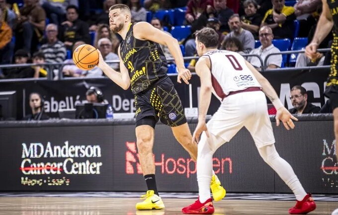 R.Giedraitis surinko dviženklį naudingumo balų skaičių (FIBA nuotr.)