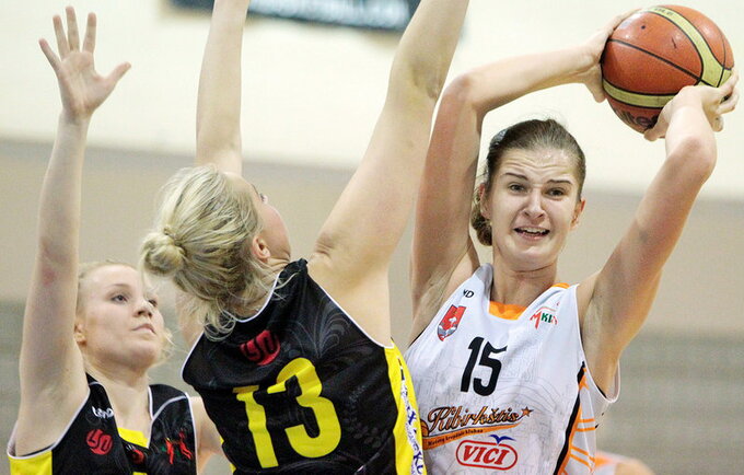 D.Šarauskaitė pelnė 17 taškų ir sugriebė 6 kamuolius (Foto: Augustas Didžgalvis)