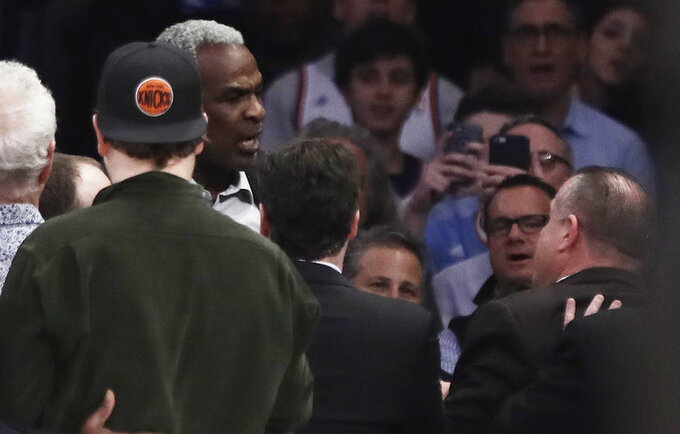 Tai buvo paskutinis Ch.Oakley apsilankymas „Knicks“ arenoje (Scanpix nuotr.)
