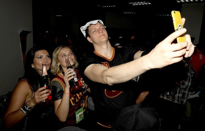 T.Mozgovas tapo NBA čempionu (Scanpix nuotr.)