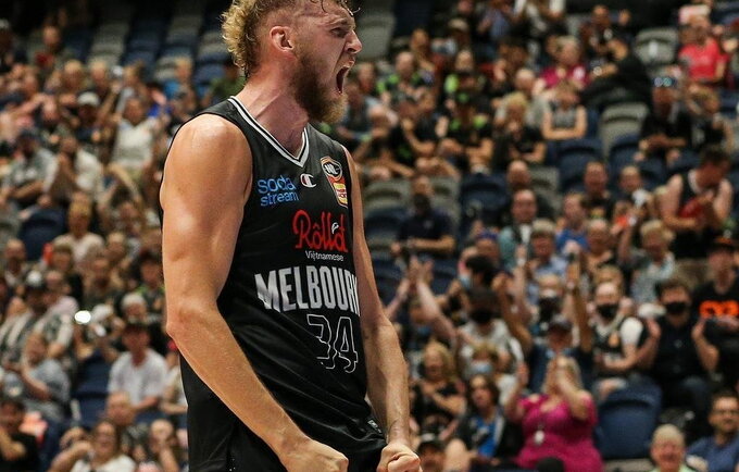 J.Landale'as taikosi laimėti Australijos lygą