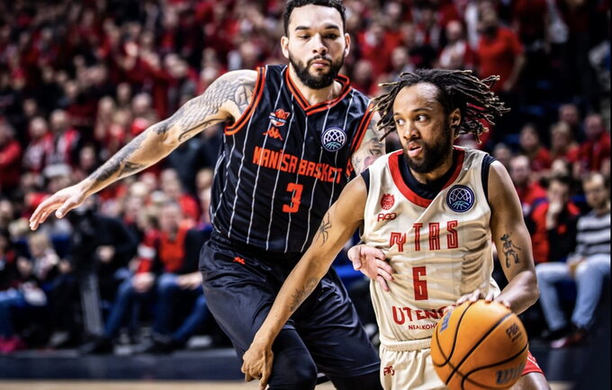 Vilniečiai kaunasi su Manisos klubu (FIBA nuotr.)