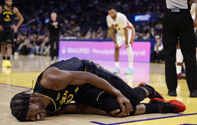 J.Butlerio trauma žymi „Golden State Warriors“  eros ribą (Scanpix nuotr.)