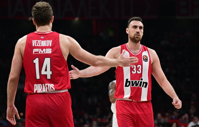 „Olympiacos“ dominavo pirmame serijos mače