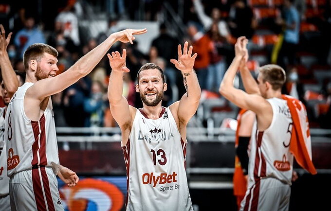 J.Strelniekas kol kas žaisti negali (FIBA nuotr.)