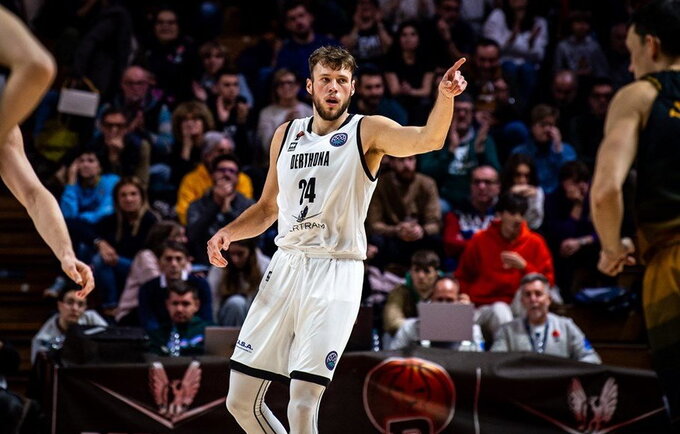 M.Daumas pasižymi taiklia ranka (FIBA nuotr.)