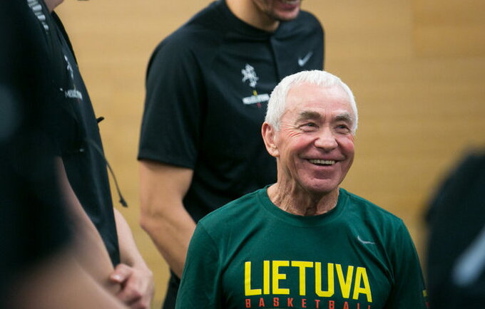J.Petkevičius emocingai stebėjo mačą (BNS nuotr.)