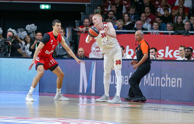 A.White'as Milane kol kas nepritampa