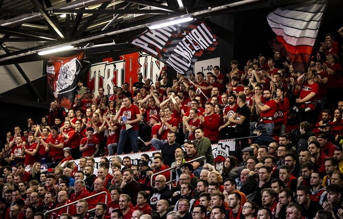Sirgaliai galės įsinešti vieną megafoną (FIBA Europe nuotr.)