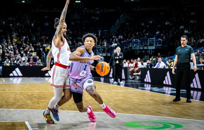 B.Ellisas papildė Dubajaus ekipą (FIBA nuotr.)