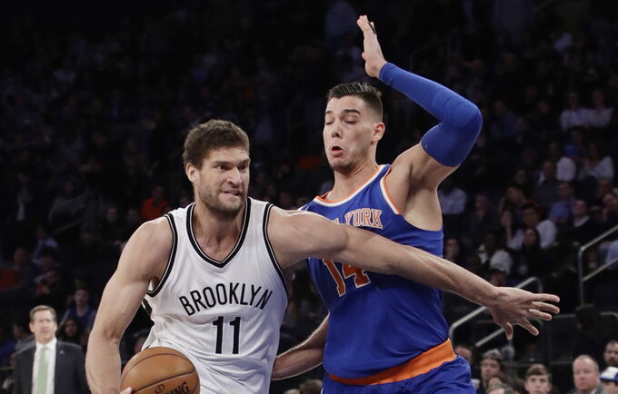 B.Lopezas dar kartą nuskriaudė „Knicks“ (Scanpix nuotr.)