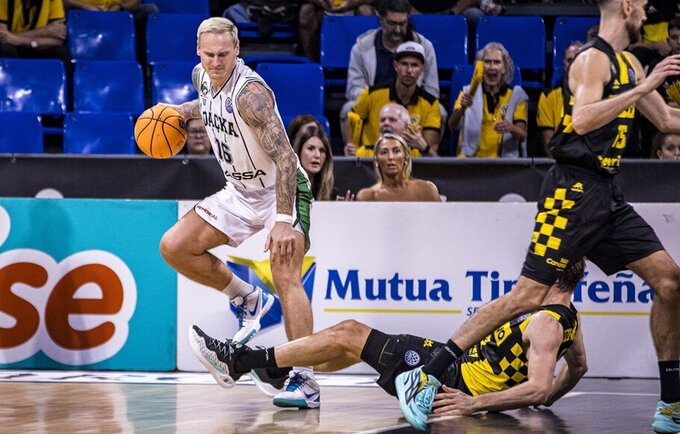 J.Timma gyveno pigiame viešbutyje (FIBA nuotr.)