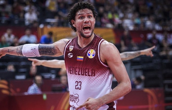 M.Carrera keliasi į Bambergą (FIBA nuotr.)