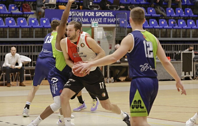 J.Van der Listas keliasi į LKL