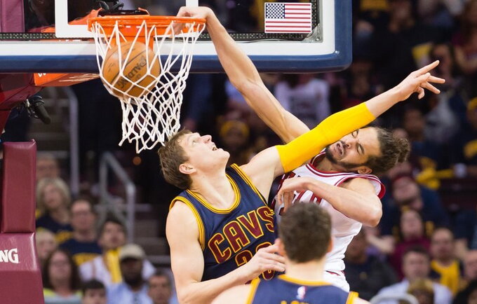 J.Noah mano, kad „Bulls“ laimėtų seriją prieš „Cavaliers“ (Scanpix nuotr.)