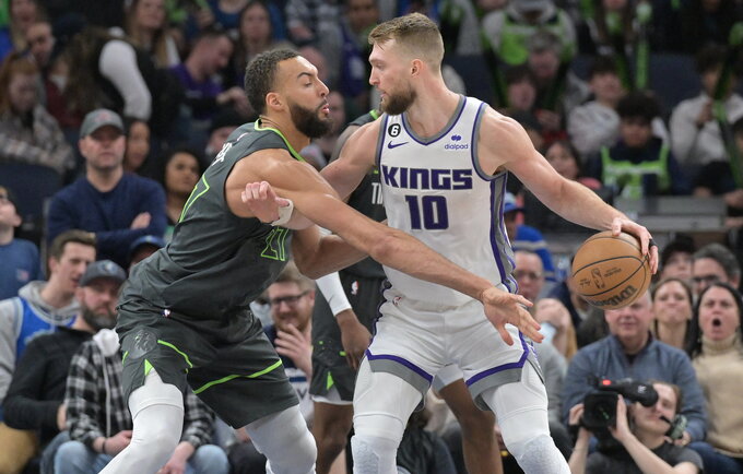 D.Sabonis statistiškai pranoko R.Gobertą (Scanpix nuotr.)