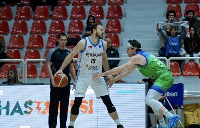 M.Sajus rinko atkovotus kamuolius (FIBA Europe nuotr.)