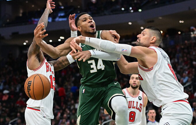 G.Antetokounmpo dominavo prieš Čikagos klubą (Scanpix nuotr.)