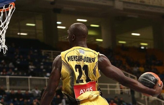 P.Mensah-Bonsu teigia, kad draudžiamų preparatų gavo NBA klube (Scanpix nuotr.)