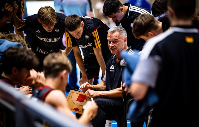 D.Bauermannas treniruoja Vokietijos 16-mečius (FIBA nuotr.)
