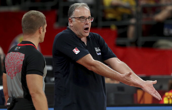 Th.Skourtopoulos nesuprato, kaip N.Calathesas per 37 minutes išprovokavo tik vieną pražangą (FIBA nuotr.)