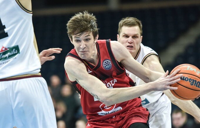V.Krejči atsigavo po traumos (FIBA Europe nuotr.)