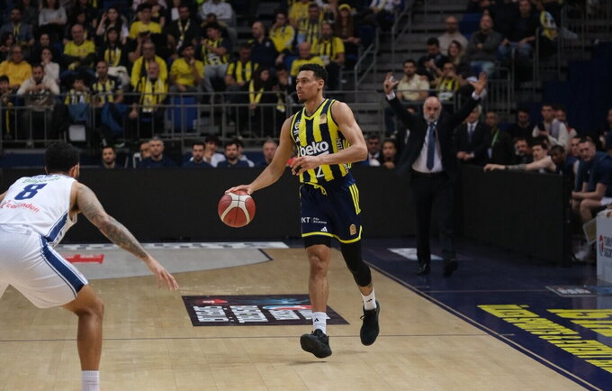 „Fenerbahče“ laimėjo derbį