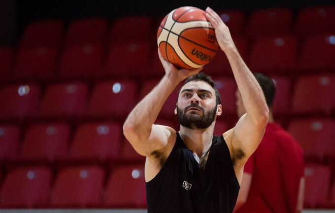 M.Farrellas bandys įsitvirtinti NBA klube (BNS nuotr.)