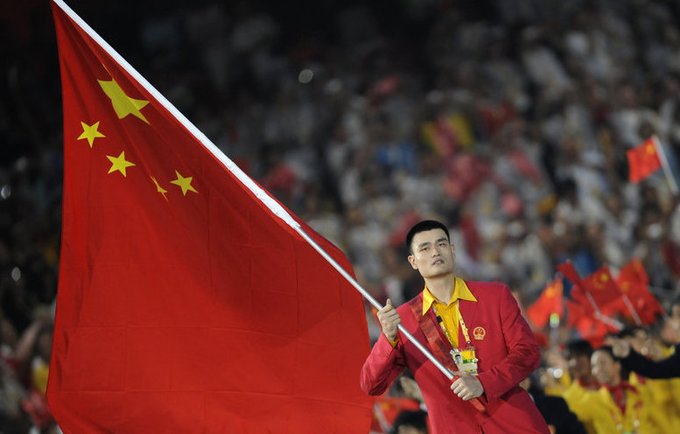 Yao Mingas nesakė komandos draugams, kad jo vardas nėra Yao (Scanpix nuotr.)