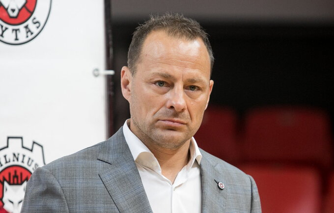 R.Jarutis dėstė apie situaciją su komandos lyderiais (BNS nuotr.)