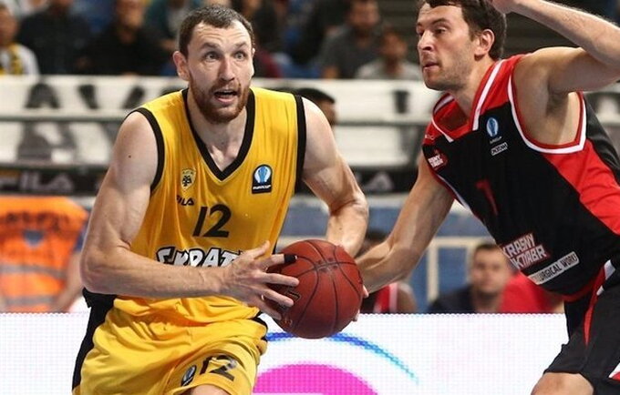 L.Mavrokefalidis domino kelias komandas